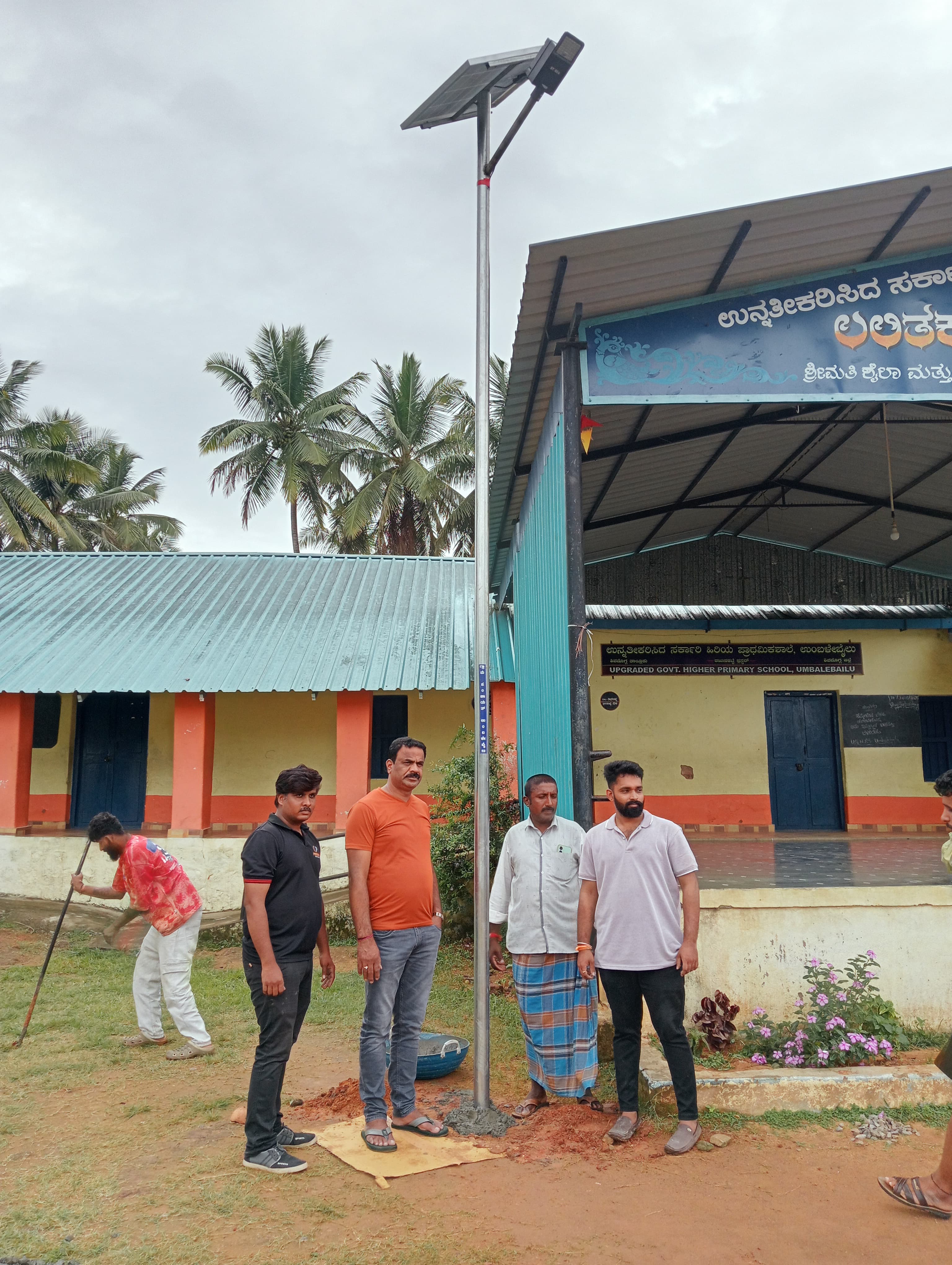 SOLAR STREET LIGHT image 1